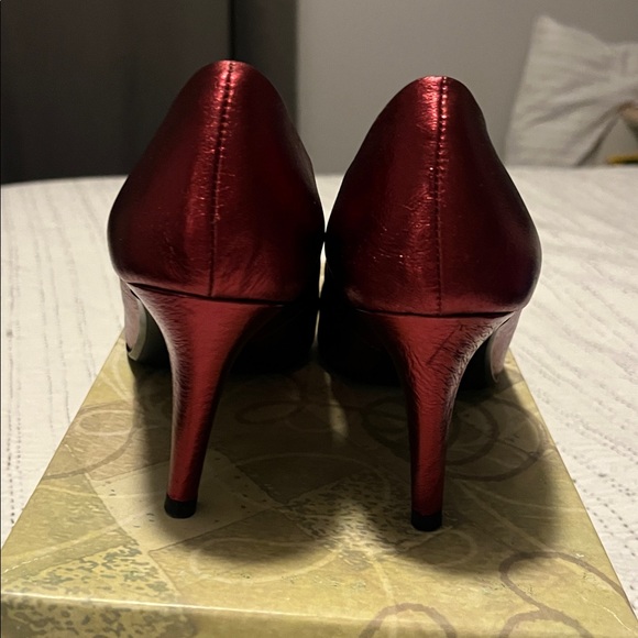 J.Renee Metallic red pumps size 8 - Picture 6 of 7